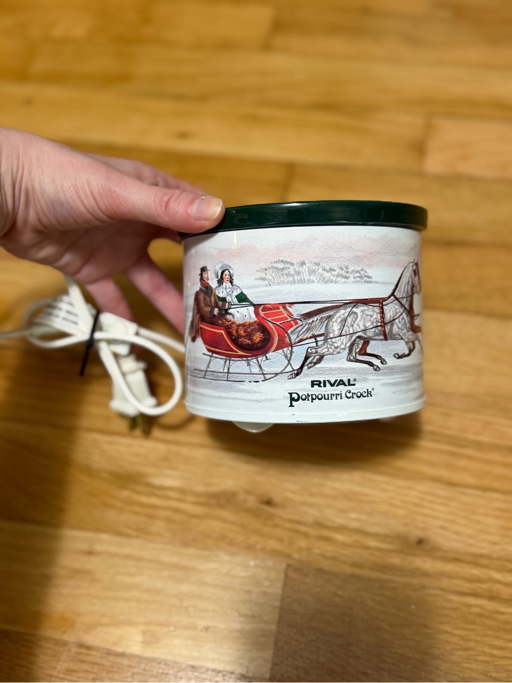 Vintage 1988 Rival Potpourri Crock 3206/1 Christmas Sleigh Simmer Pot Green